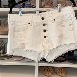 Abercrombie & Fitch cut off shorts size 6 low rise, white color like new